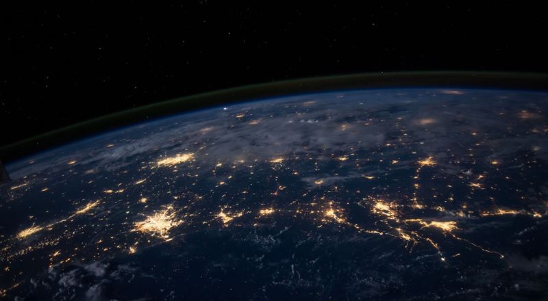 Rede de comunicação conectando cidades vista do alto